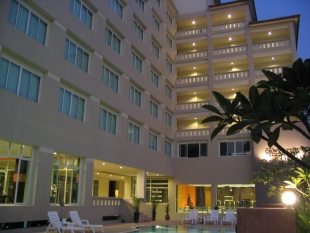 Crown Pattaya Beach Hotel 3 (Кроун Паттайя Бич 3)