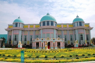 Дворец куриного короля или Baan Sukhawadee (Баан Сукхавади)