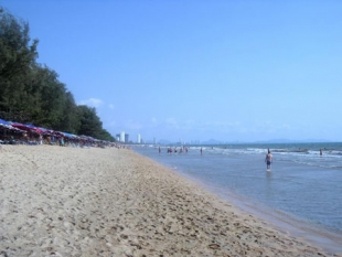 Пляж Донгтан (Hat Dongtan Beach)