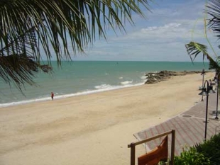 Пляж Вонг Амат Бич (Wong Amat Beach)
